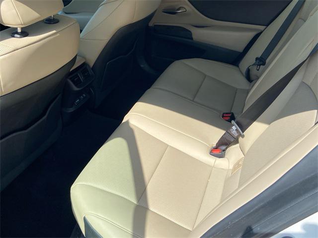 Photo of 2020 Eminent White Pearl Lexus ES 350
