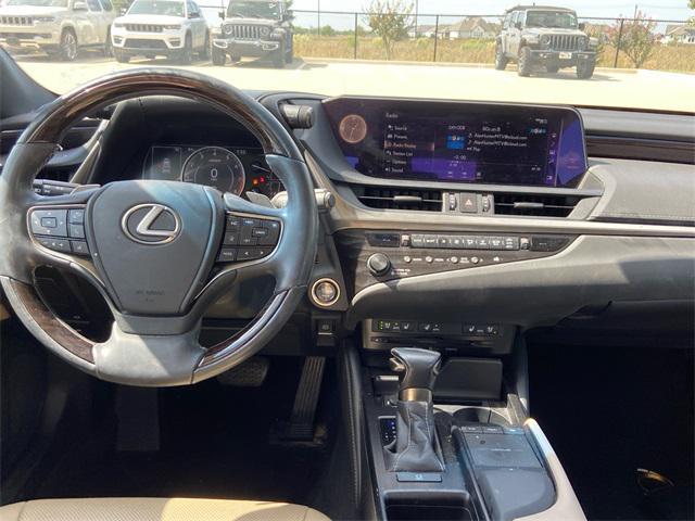 Photo of 2020 Eminent White Pearl Lexus ES 350