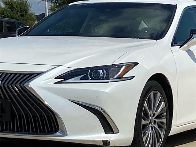 Photo of 2020 Eminent White Pearl Lexus ES 350