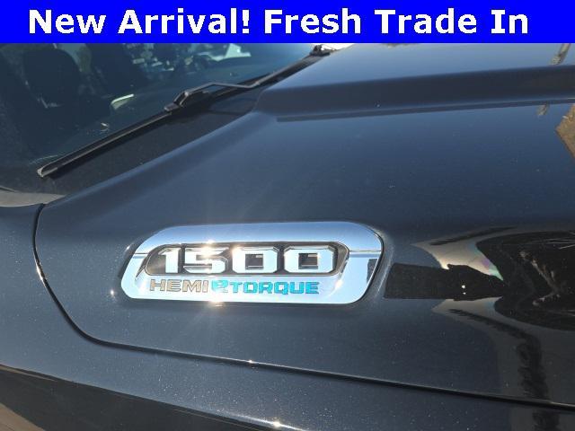 Photo of 2022 Diamond Black Crystal Pearlcoat RAM 1500