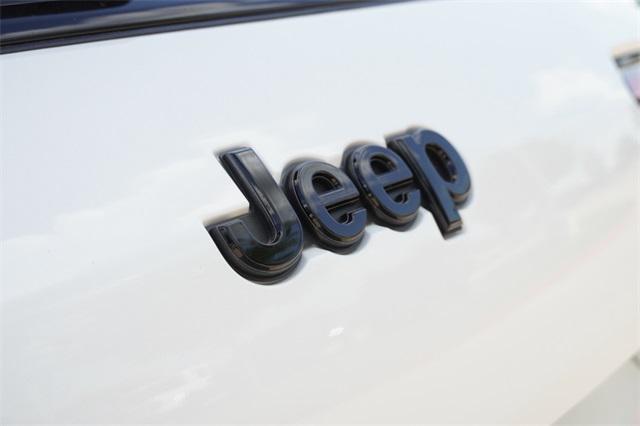 Photo of 2025 Bright White Clearcoat Jeep Grand Cherokee L