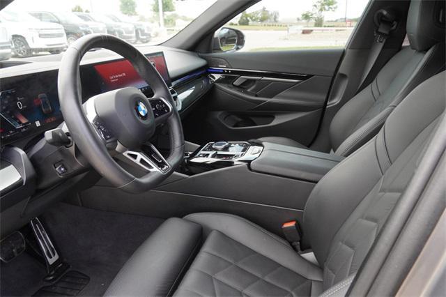 Photo of 2025 Oxide Grey Metallic BMW 530