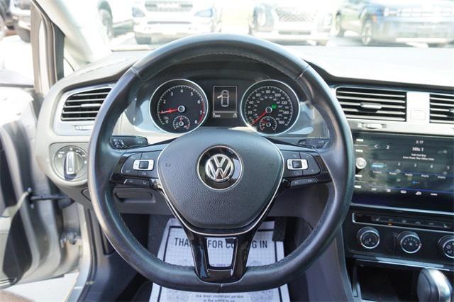 Photo of 2018 Tungsten Silver Metallic Volkswagen Golf