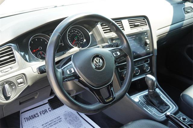 Photo of 2018 Tungsten Silver Metallic Volkswagen Golf