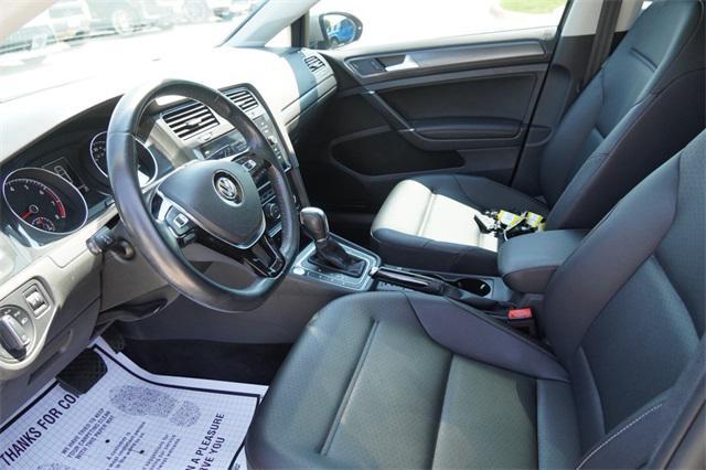Photo of 2018 Tungsten Silver Metallic Volkswagen Golf