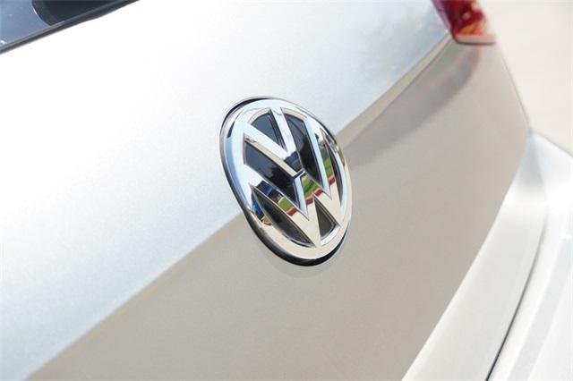 Photo of 2018 Tungsten Silver Metallic Volkswagen Golf
