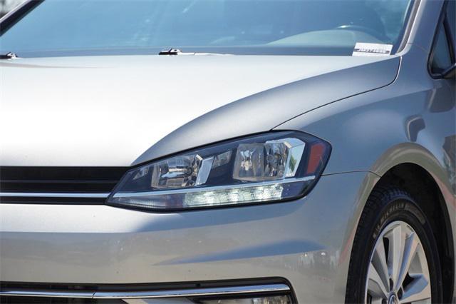 Photo of 2018 Tungsten Silver Metallic Volkswagen Golf