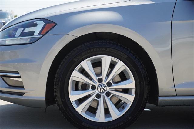 Photo of 2018 Tungsten Silver Metallic Volkswagen Golf