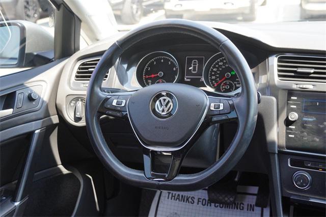 Photo of 2018 Tungsten Silver Metallic Volkswagen Golf