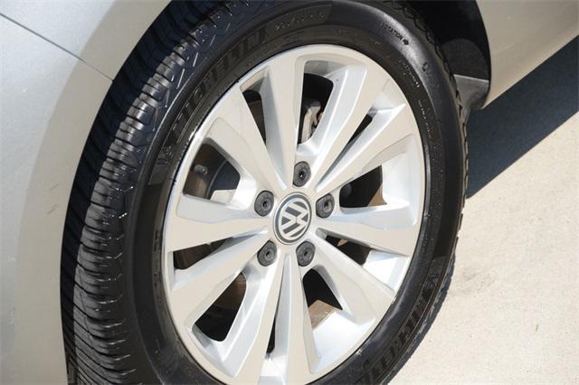 Photo of 2018 Tungsten Silver Metallic Volkswagen Golf
