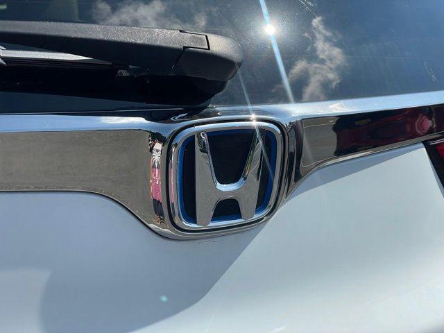 Photo of 2021 Platinum White Pearl Honda CR-V Hybrid