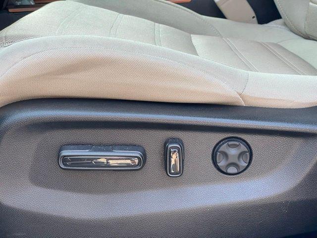 Photo of 2021 Platinum White Pearl Honda CR-V Hybrid