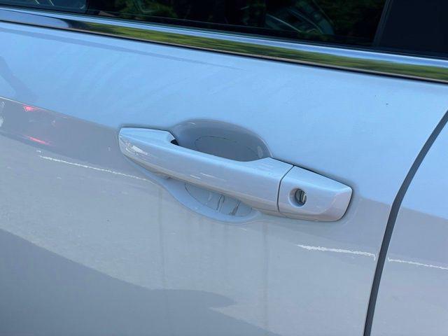 Photo of 2021 Platinum White Pearl Honda CR-V Hybrid