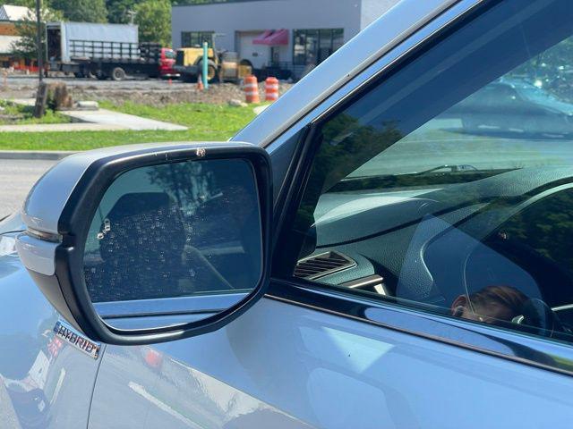 Photo of 2021 Platinum White Pearl Honda CR-V Hybrid