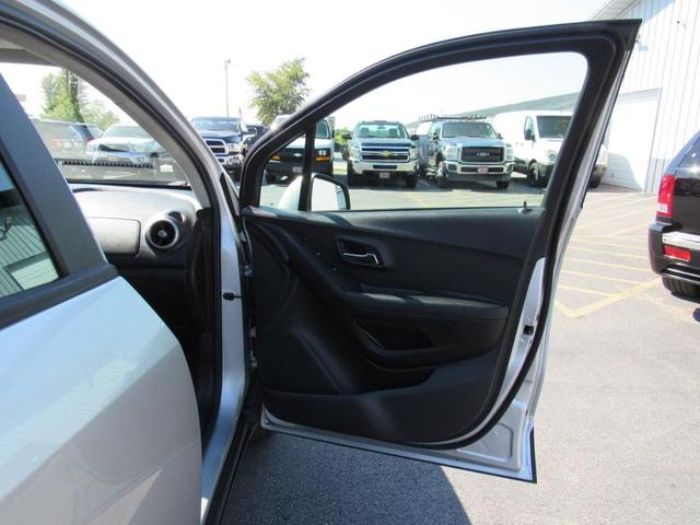 Photo of 2016 SILVER Chevrolet Trax