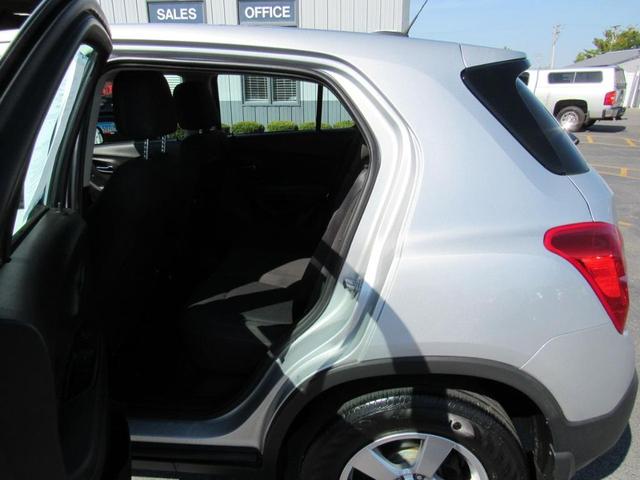 Photo of 2016 SILVER Chevrolet Trax
