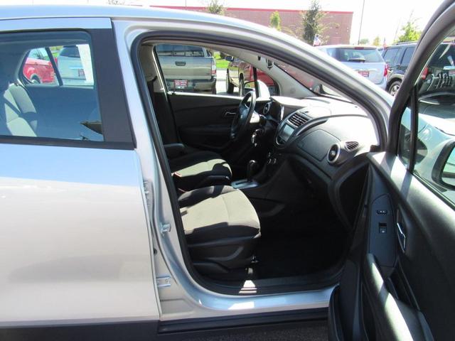 Photo of 2016 SILVER Chevrolet Trax