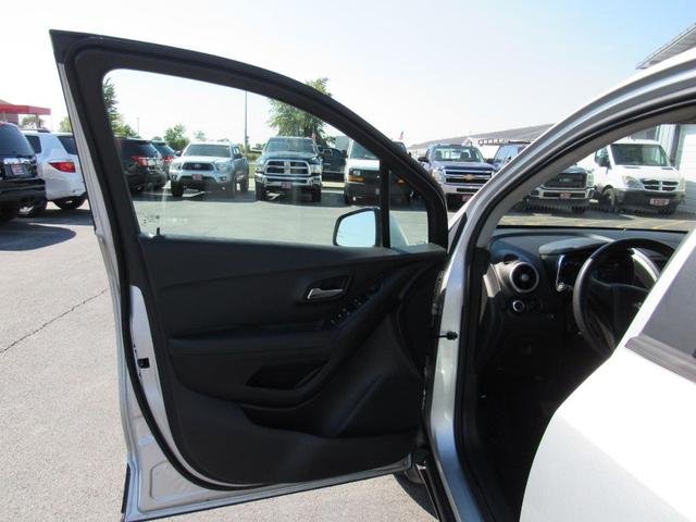 Photo of 2016 SILVER Chevrolet Trax