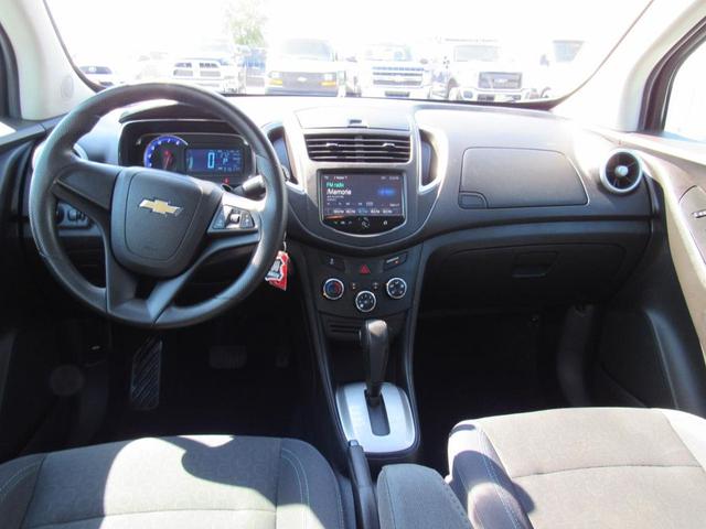 Photo of 2016 SILVER Chevrolet Trax