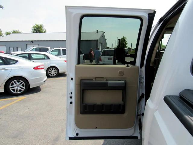 Photo of 2011 White Ford F-250