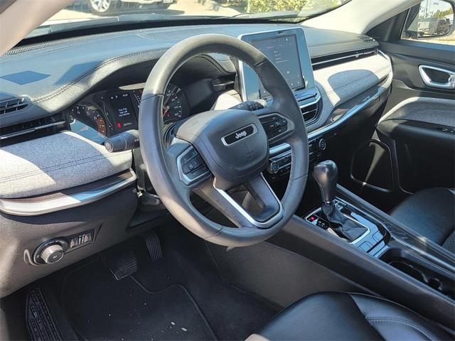 Photo of 2022 Silver Jeep Compass