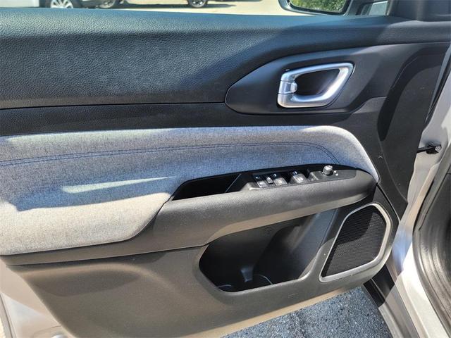Photo of 2022 Silver Jeep Compass