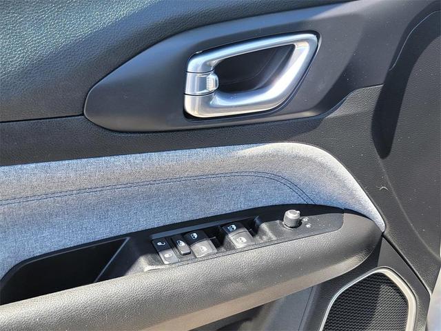 Photo of 2022 Silver Jeep Compass