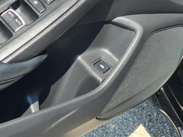 Photo of 2021 Black Honda Accord Hybrid