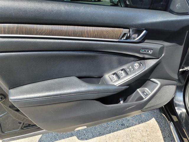 Photo of 2021 Black Honda Accord Hybrid