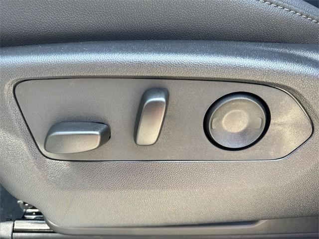 Photo of 2025 Summit White GMC Sierra 1500