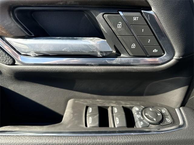 Photo of 2025 Onyx Black GMC Sierra 2500