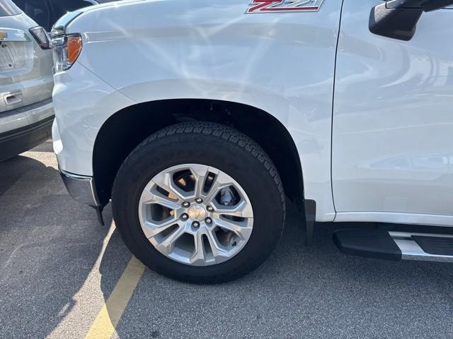 Photo of 2022 Summit White Chevrolet Silverado 1500