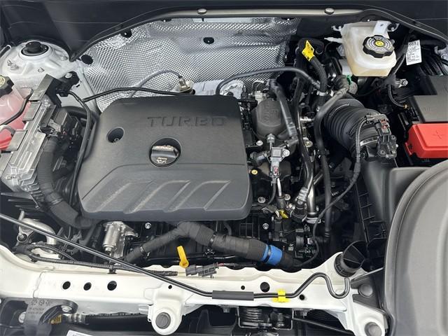 Photo of 2026 White Frost Tricoat Buick Encore GX