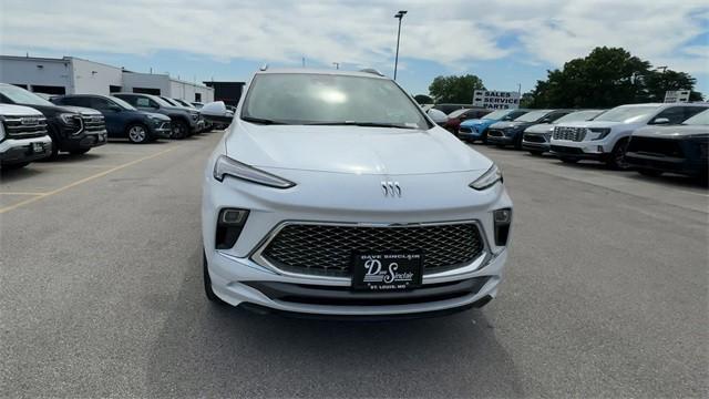 Photo of 2026 White Frost Tricoat Buick Encore GX