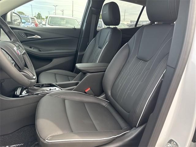 Photo of 2026 White Frost Tricoat Buick Encore GX