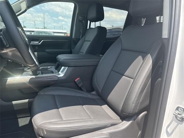 Photo of 2025 Summit White GMC Sierra 1500