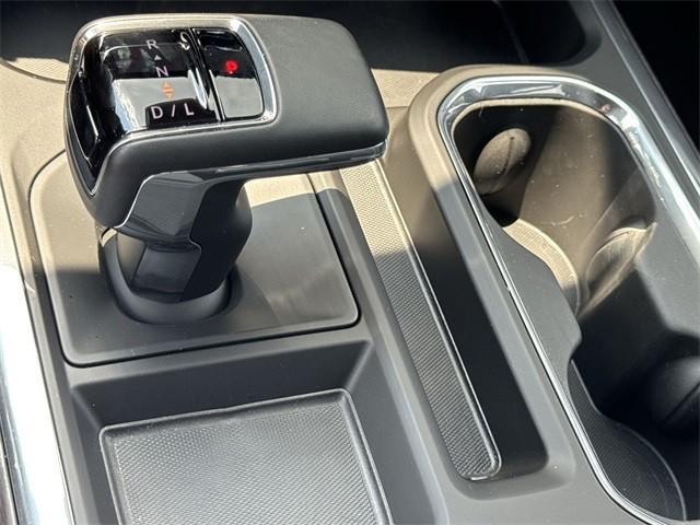 Photo of 2025 Summit White GMC Sierra 1500