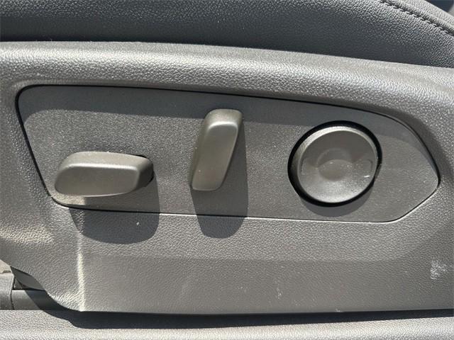 Photo of 2025 Summit White GMC Sierra 1500