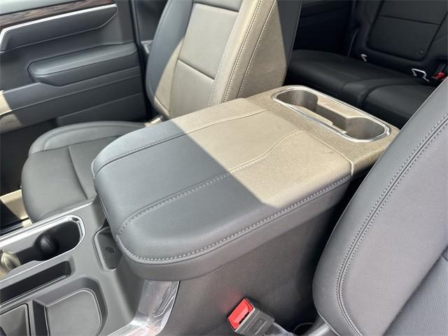Photo of 2025 Summit White GMC Sierra 1500