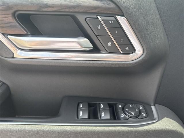 Photo of 2025 Summit White GMC Sierra 1500