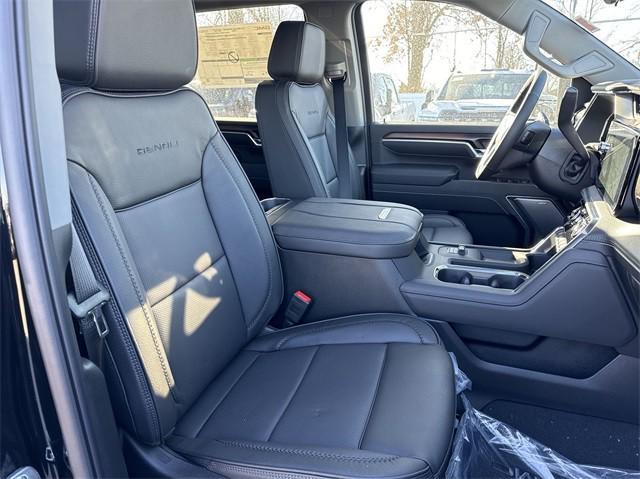 Photo of 2025 Onyx Black GMC Sierra 2500