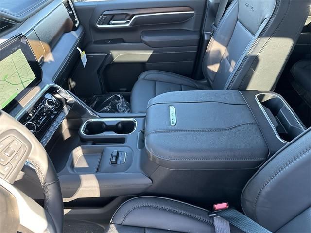 Photo of 2025 Onyx Black GMC Sierra 2500