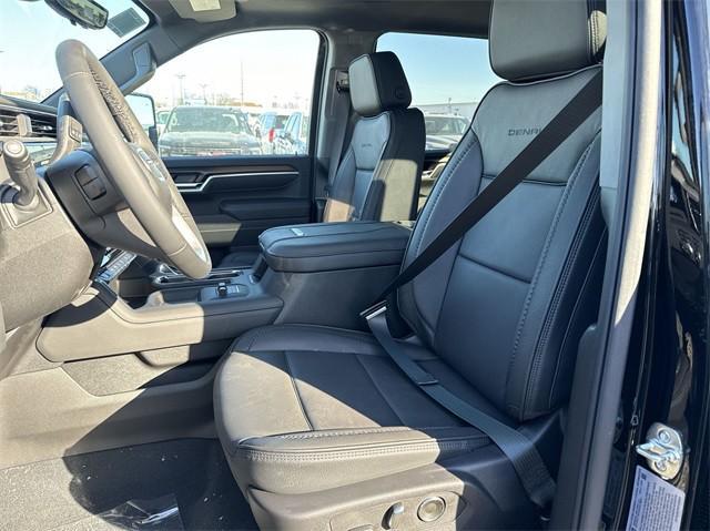 Photo of 2025 Onyx Black GMC Sierra 2500