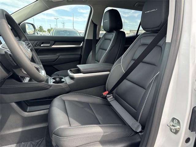 Photo of 2026 Summit White GMC Terrain