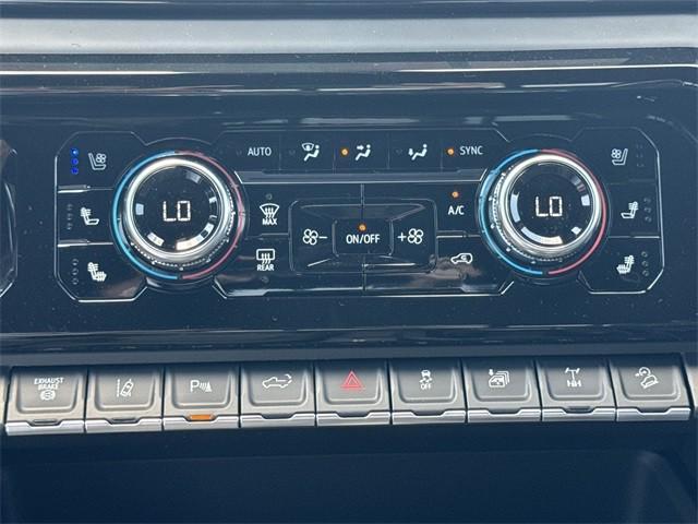 Photo of 2025 Summit White GMC Sierra 2500
