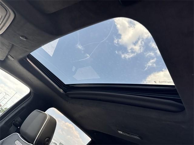 Photo of 2025 Summit White GMC Sierra 2500