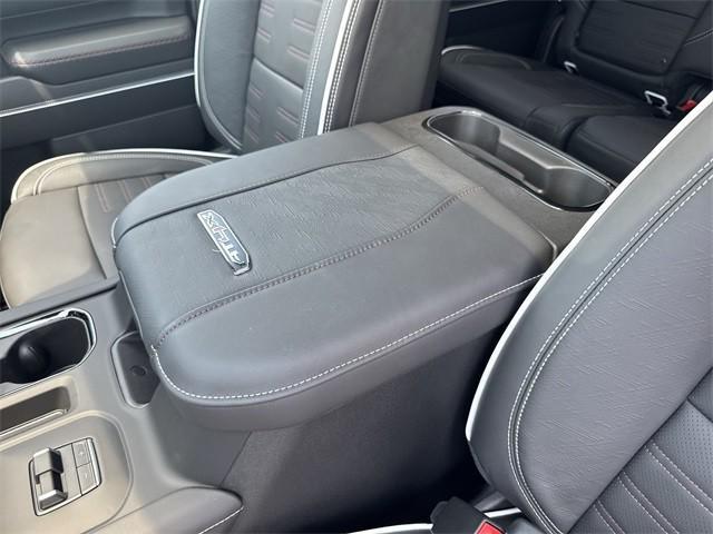 Photo of 2025 Summit White GMC Sierra 2500