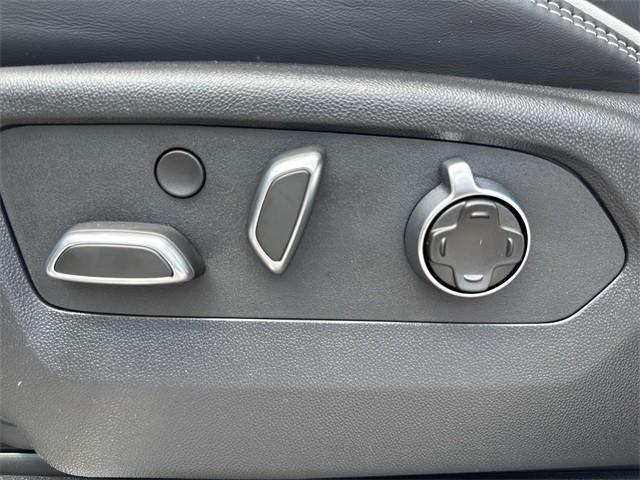 Photo of 2025 Summit White GMC Sierra 2500