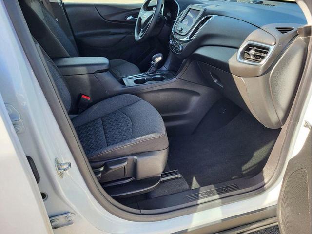 Photo of 2023 Summit White Chevrolet Equinox