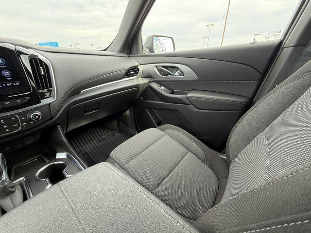 Photo of 2022 Silver Sage Metallic Chevrolet Traverse